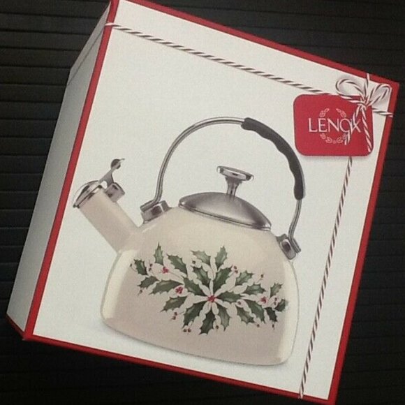 new in box Lenox Christmas Holiday Holly Leaves 2.5-Quart Whistling Tea Kettle - Picture 4 of 10